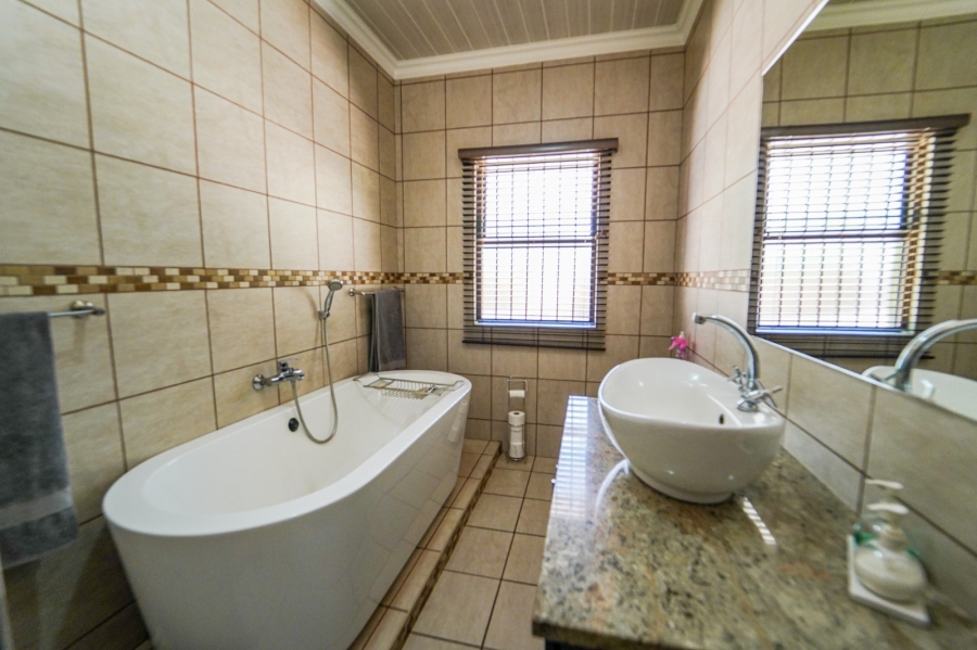 10 Bedroom Property for Sale in Bainsvlei Free State